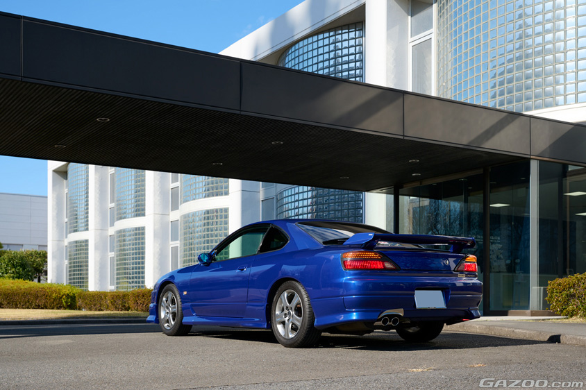 日産モータースポーツ＆カスタマイズ株式会社オーテック事業所で撮影する日産・シルビア オーテックバージョン（S15）