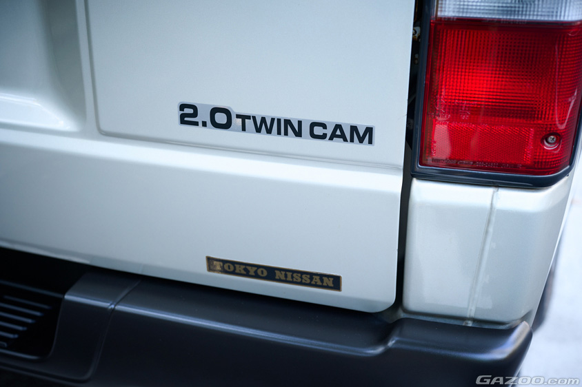 日産・キャラバンに貼られたシール