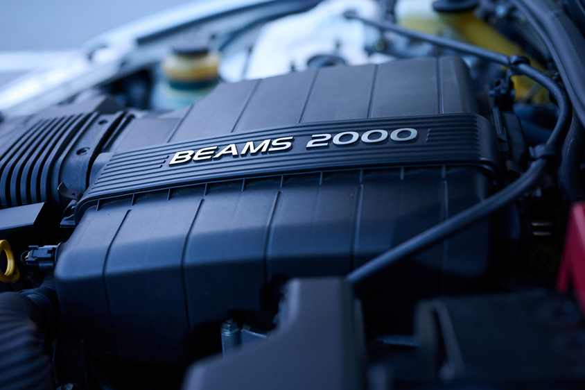 トヨタ・アルテッツァ AS200 European Elegant EDITIONの直列6気筒エンジン