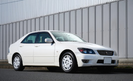 2リッター直6エンジンのセダンを6MTで操る贅沢。2001年式トヨタ アルテッツァ AS200 European Elegant EDITION(GXE10型)