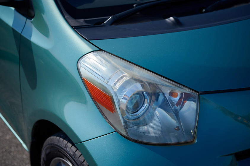 トヨタ・iQのヘッドライト