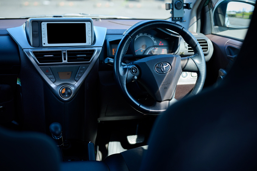 トヨタ・iQのダッシュパネル