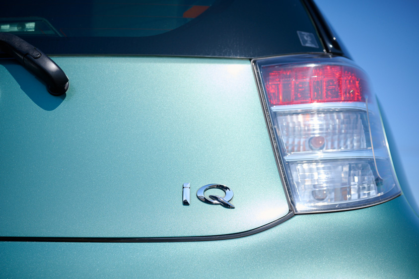 トヨタ・iQのロゴ