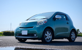 母から受け継いだサーブ 9-3を所有する21歳のオーナーがセカンドカーに選んだ2008年式トヨタ iQ 100G(KGJ10型)