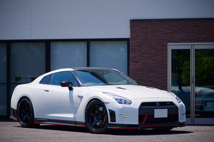 日産・R35 GT-R NISMOの左フロント