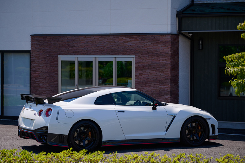 日産・R35 GT-R NISMOの右サイド