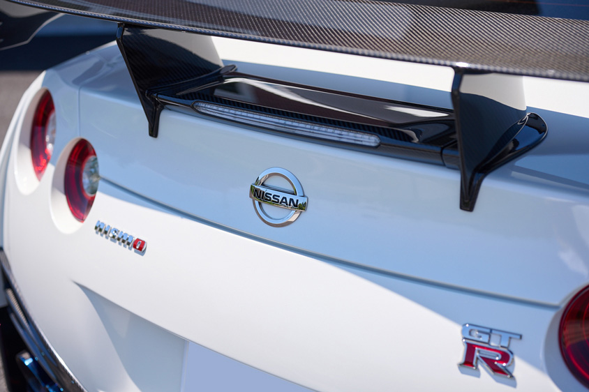 日産・R35 GT-R NISMOのリヤのロゴ