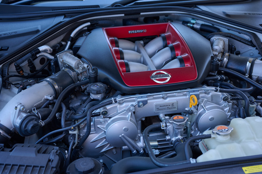 日産・R35 GT-R NISMOのエンジンルーム