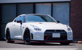 「ライトウェイトスポーツ党」のオーナーを虜にした、究極の内燃機関を持つ2015年式日産 GT-R NISMO(R35型)