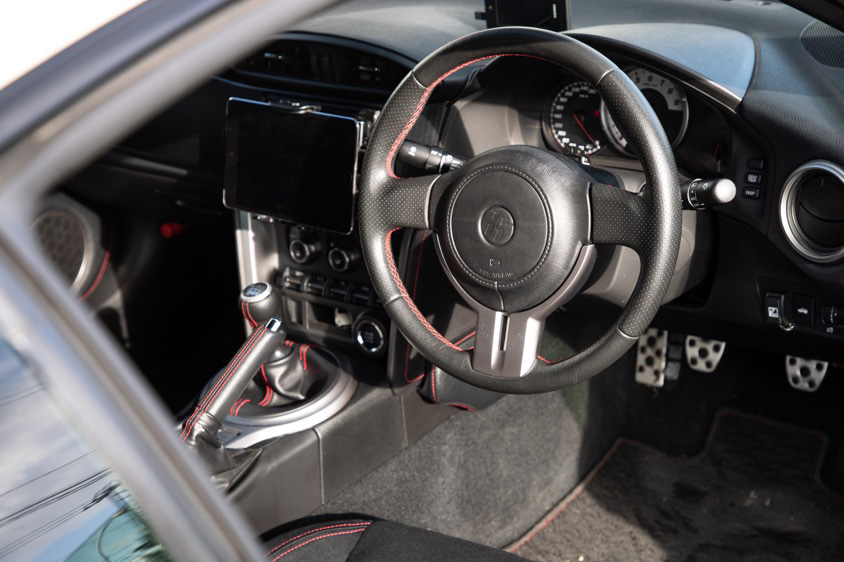 落ち込んでないで 自分の好きなクルマを買ってみたら 夫を励ます一言から始まった 新婚夫婦の86選び 取材地 Grgarage札幌厚別通 トヨタ自動車のクルマ情報サイト Gazoo