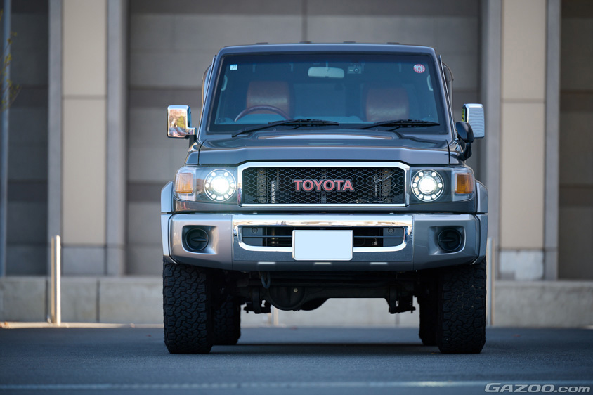 トヨタ・ランドクルーザー70のフロント