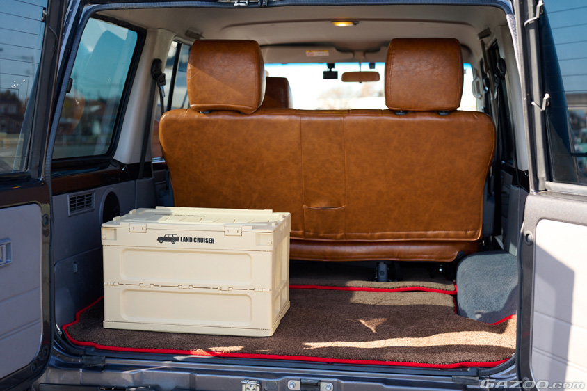 トヨタ・ランドクルーザー70のラゲッジルーム