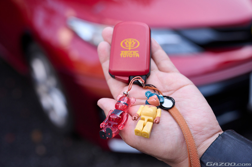 トヨタ・シャア専用オーリスのキー