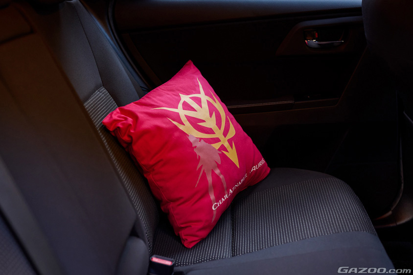 シャアのクッション