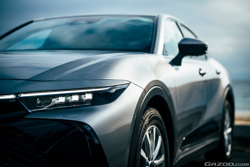 トヨタ クラウンクロスオーバーの左サイド