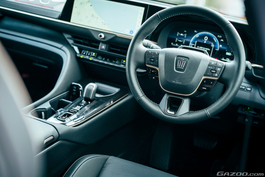 トヨタ クラウンクロスオーバーの運転席