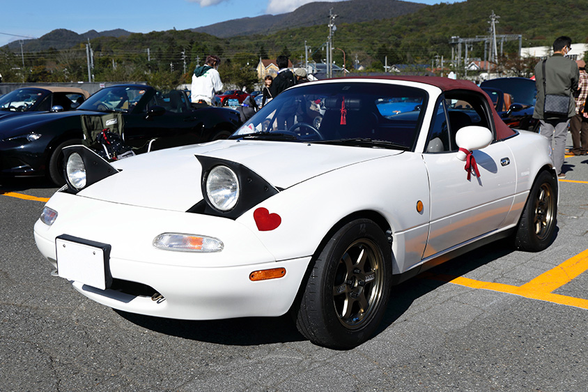 じつは車体価格以上の維持費をかけてます（笑）」。愛車歴1年半でも伝わる、人一倍のロードスター愛が溢れる20代女性オーナー |  クルマ情報サイトｰGAZOO.com