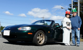 ミーティングから芽生えたロードスター愛を身にまとって。帽子が目印の名物ロド好き夫婦！