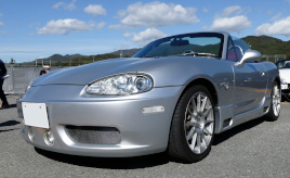 15年間乗り続けても浮気したいクルマが見当たらない！10台もの愛車を乗り継いだ男が惚れ込んだNBロードスター