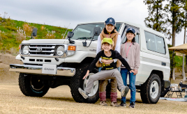 子供を連れて、母子3人で誰にも邪魔されないキャンプ地へ。自然派キャンパーの74ランクルオーナー家族