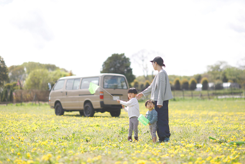 トヨタ・ハイエース（100型）と家族