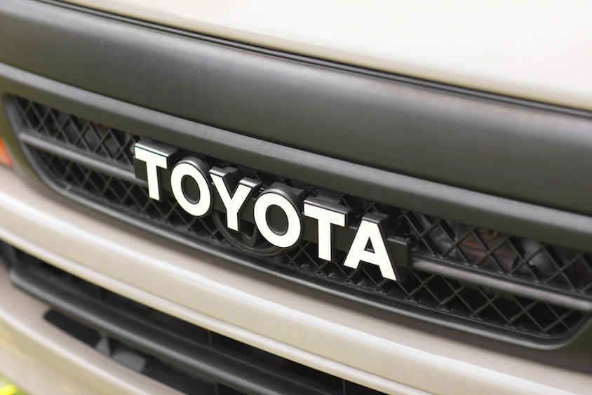 トヨタ・ハイエース(100型)のTOYOTAエンブレム