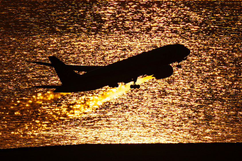 航空写真家『A☆50/Akira Igarashi』こと五十嵐あきらさんが撮影した海と航空機