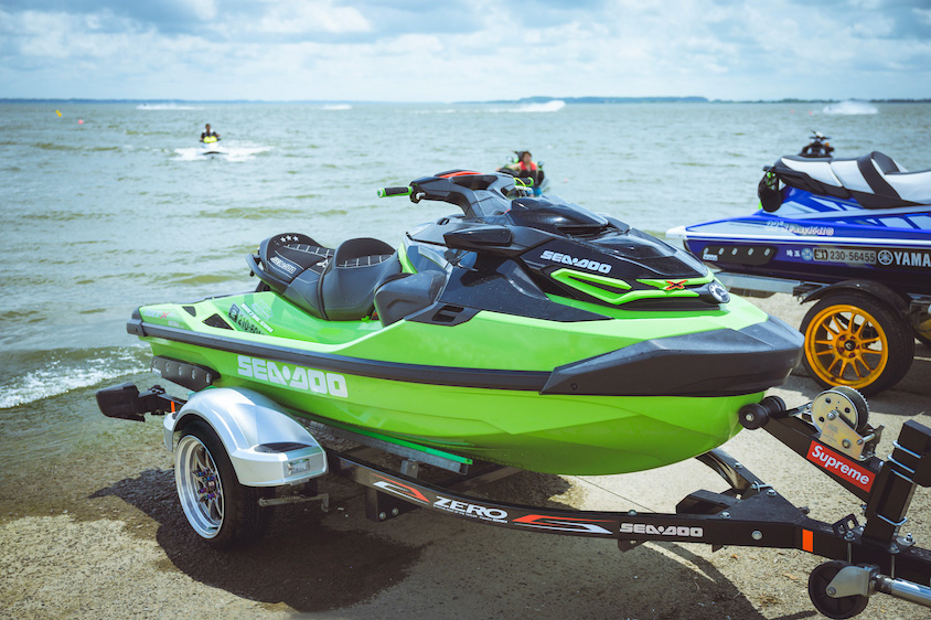 レクサスRXで引くジェットスキー