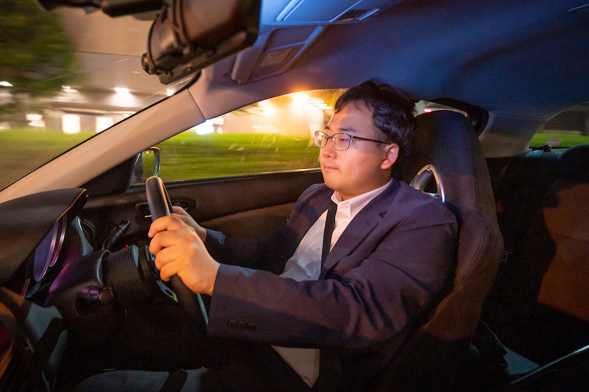 マツダ・RX-8を運転する嶋田さん