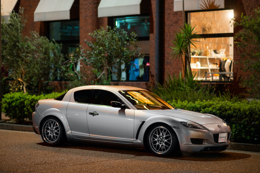 マツダ・RX-8の右フロントビュー