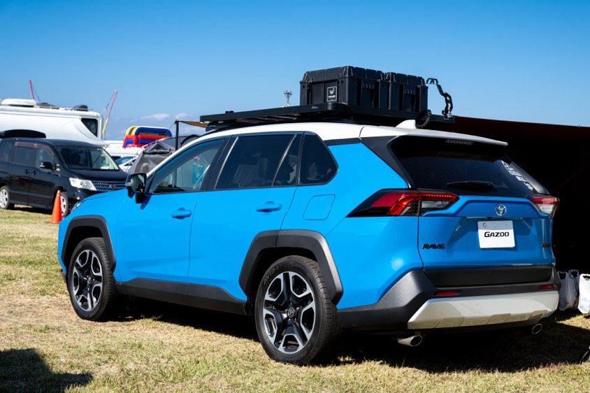 トヨタ・RAV4『アドベンチャー』の左リアビュー