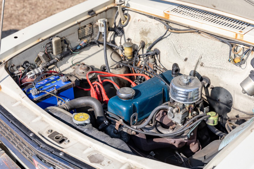 日産・サニーバンのエンジンルーム