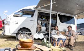 愛犬のためにハイエースを購入して湘南へお引越し！キャンプ好きなご夫婦が手に入れた充実カーライフ