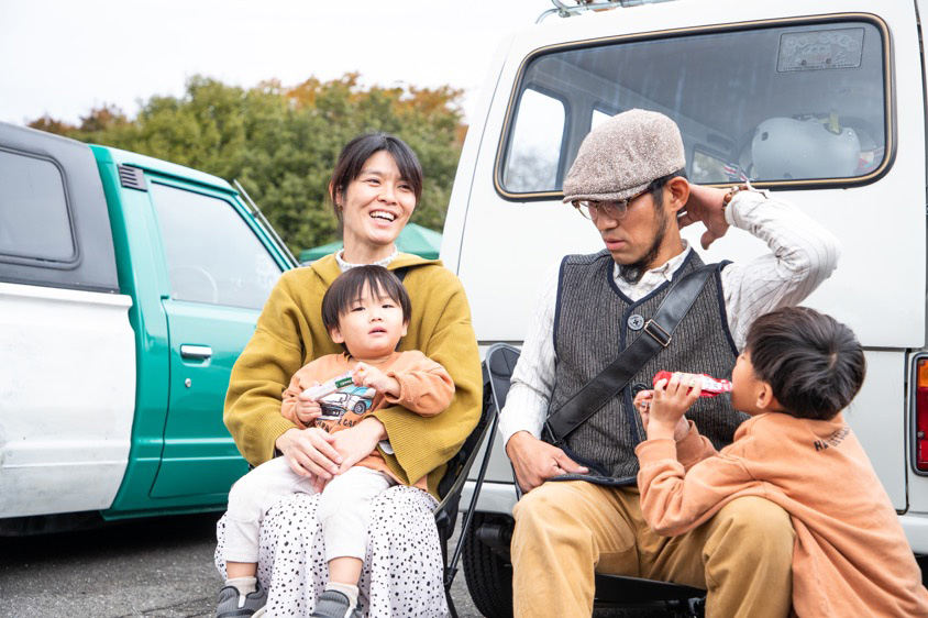 ホンダ・ライフステップバンと楽しいカーライフを過ごす中井さんファミリー