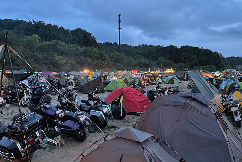 ハーレー仲間とのキャンプの様子