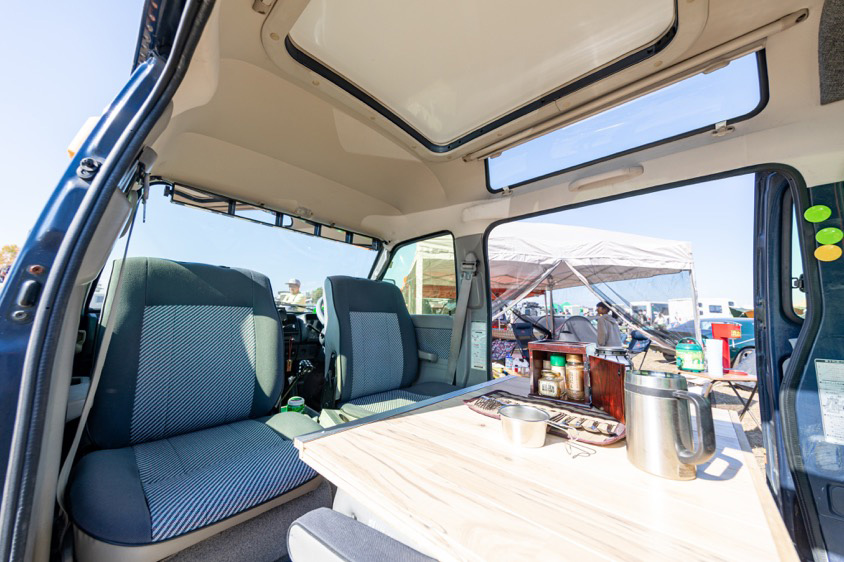 スバル・ドミンゴの回転式の運転席と助手席