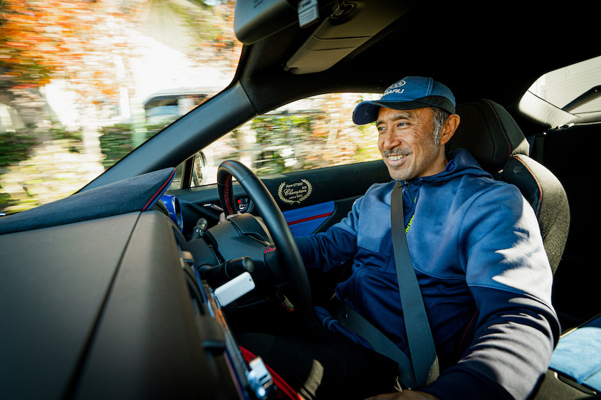 スバル・BRZを運転するマリオ高野さん