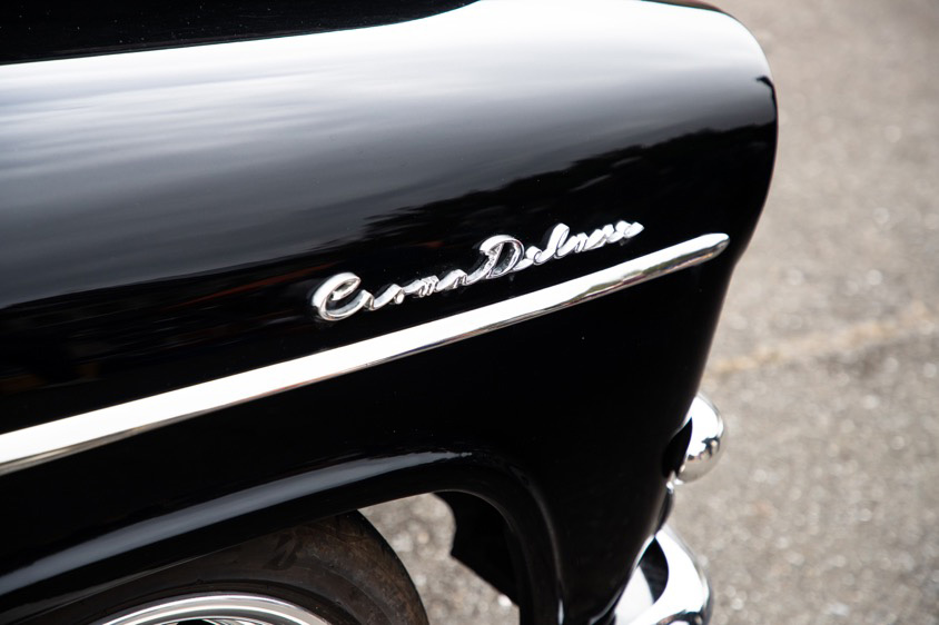 トヨタ・トヨペット クラウンの「Crown Deluxe」のロゴ