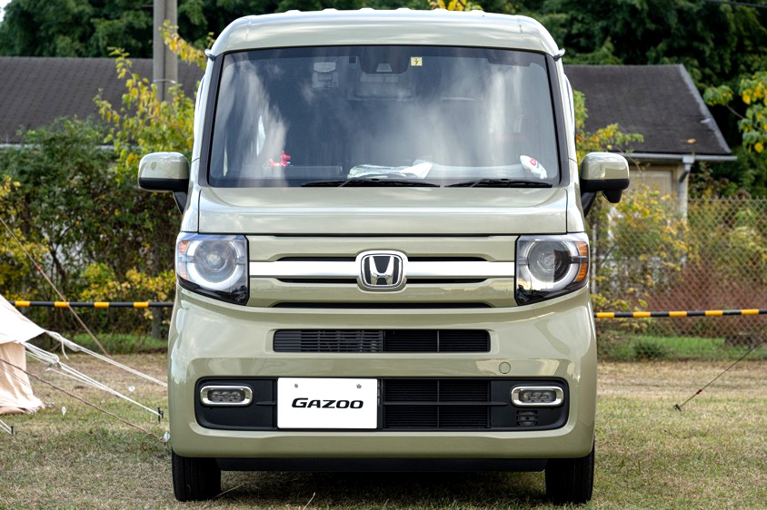 ホンダ・N-VANのフロントビュー