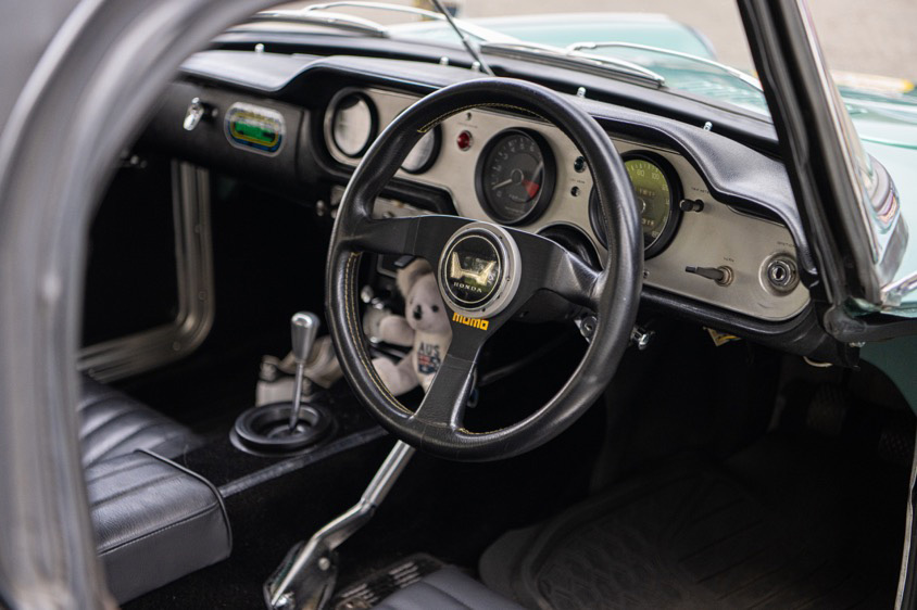 ホンダ・S600“エスロク”のMOMO製ハンドル