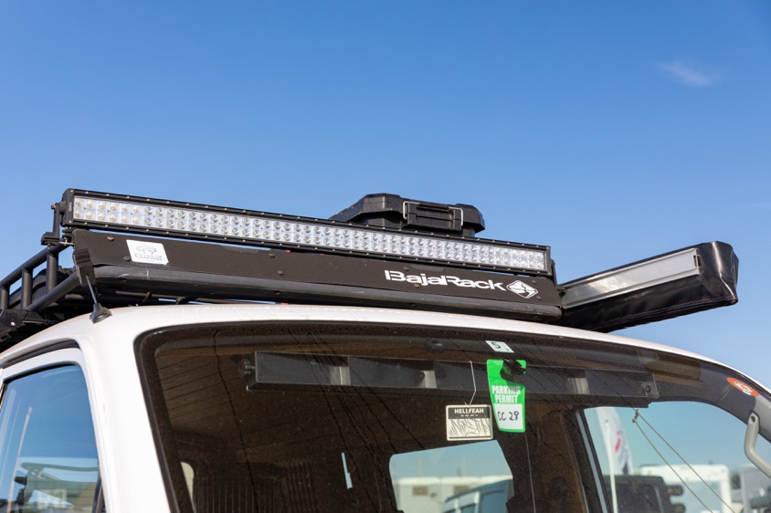 マツダ・ボンゴフレンディの作業灯とルーフラック