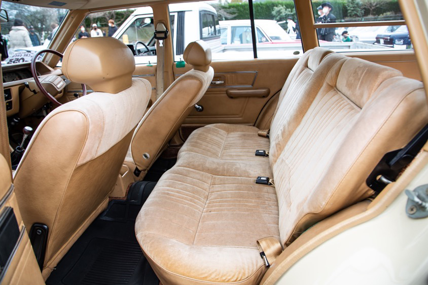 三菱・ギャランシグマ 2000スーパーエステートの後部座席