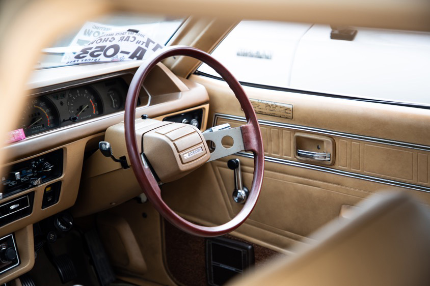 三菱・ギャランシグマ 2000スーパーエステートの運転席