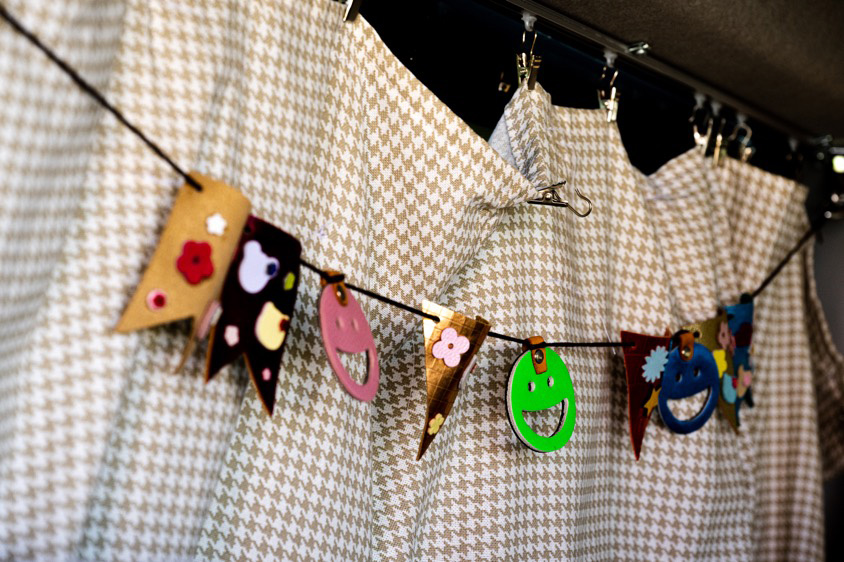 みーまるさんがトヨタ・ハイエースに取り付けたカーテン