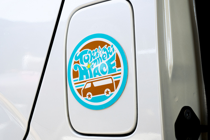 YouTube「ときめきハイエース」のステッカー