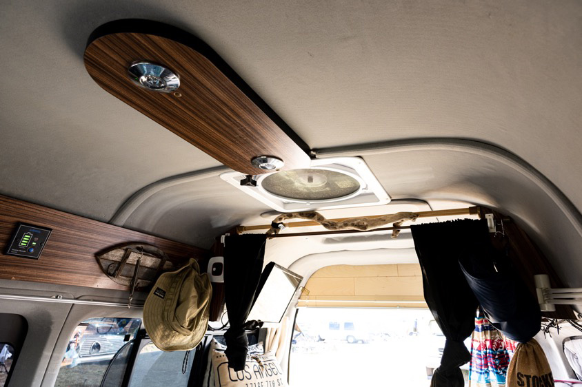 ハムさんのトヨタ・ハイエースの車内