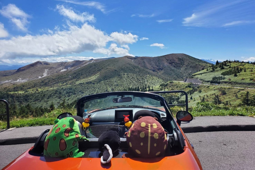 ダイハツ・コペン セロと山並み