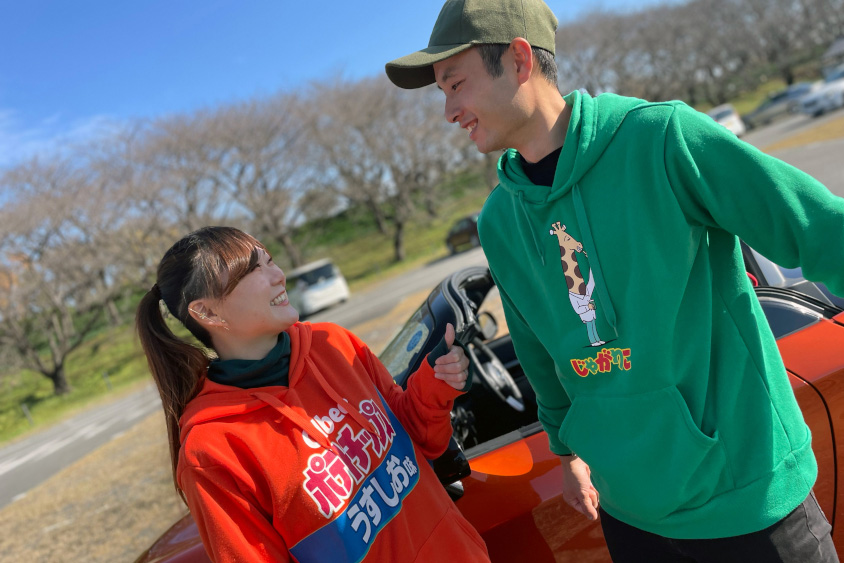 見つめ合う『おかしな夫婦のくらし。』さん