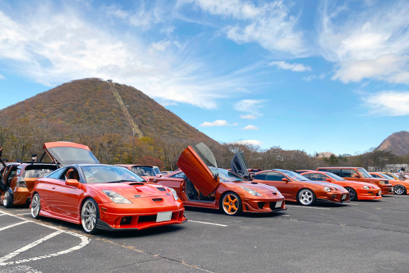 トヨタ・セリカとオレンジMTの様子