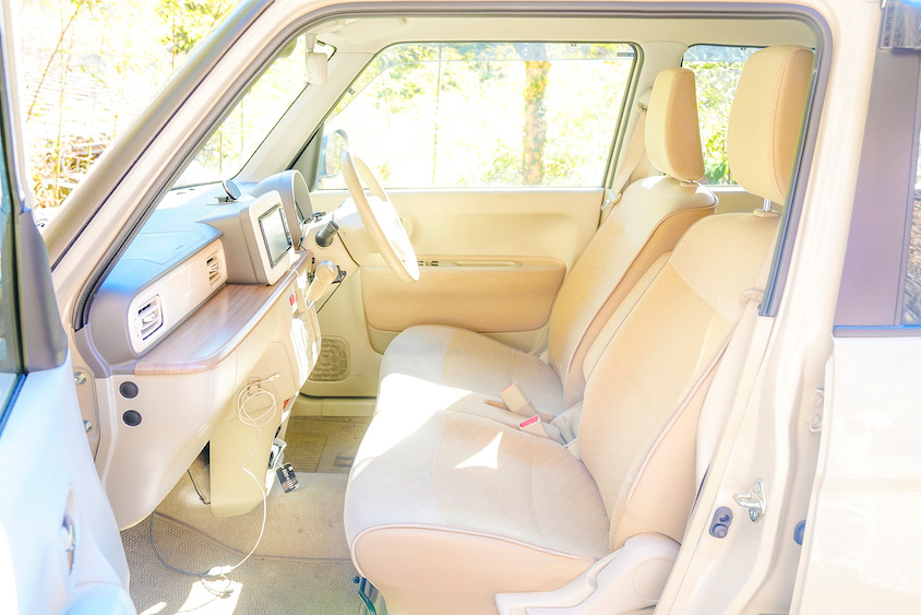スズキ・アルトラパンの前席